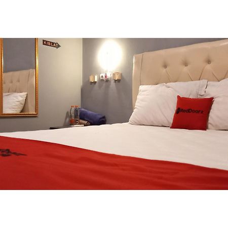 Reddoorz At Deluxe Hotel Near Terminal Purabaya Bungurasih Сидоарджо Экстерьер фото