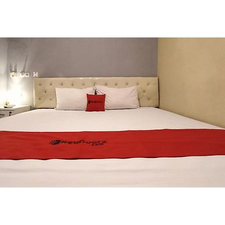 Reddoorz At Deluxe Hotel Near Terminal Purabaya Bungurasih Сидоарджо Экстерьер фото